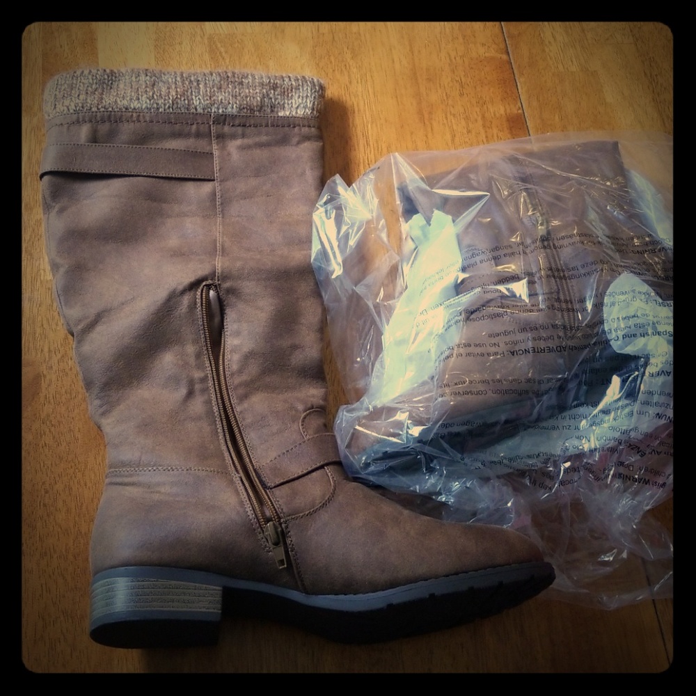 Brown wide calf boot size 10 w/leg warmer acc.